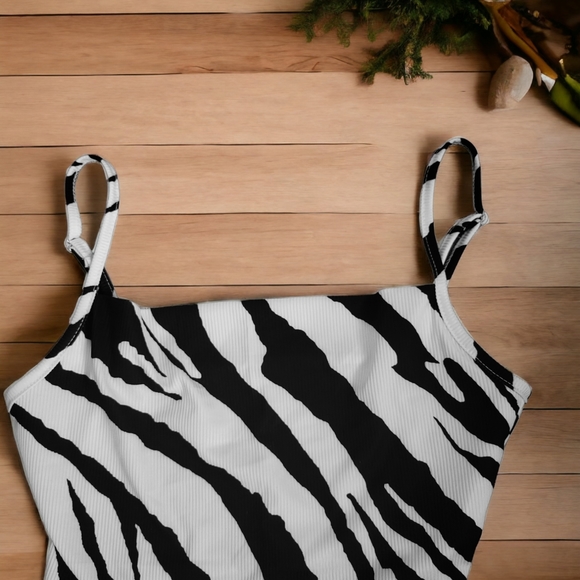 2 Piece Skirt Set New - Picture 3 of 3